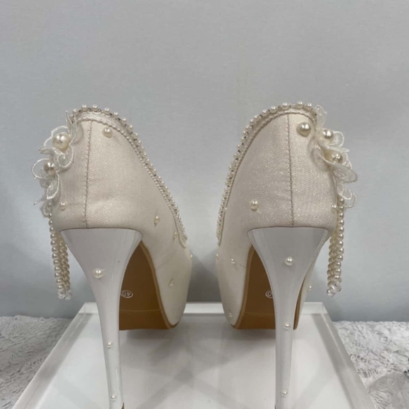 Ivory Pearl Embellished Wedding Bridal Stilletto Heels Pumps NWOT - Picture 9 of 11
